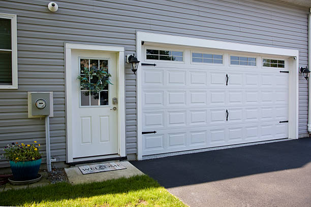 24/7 Emergency Garage Door experts in New London, CT
